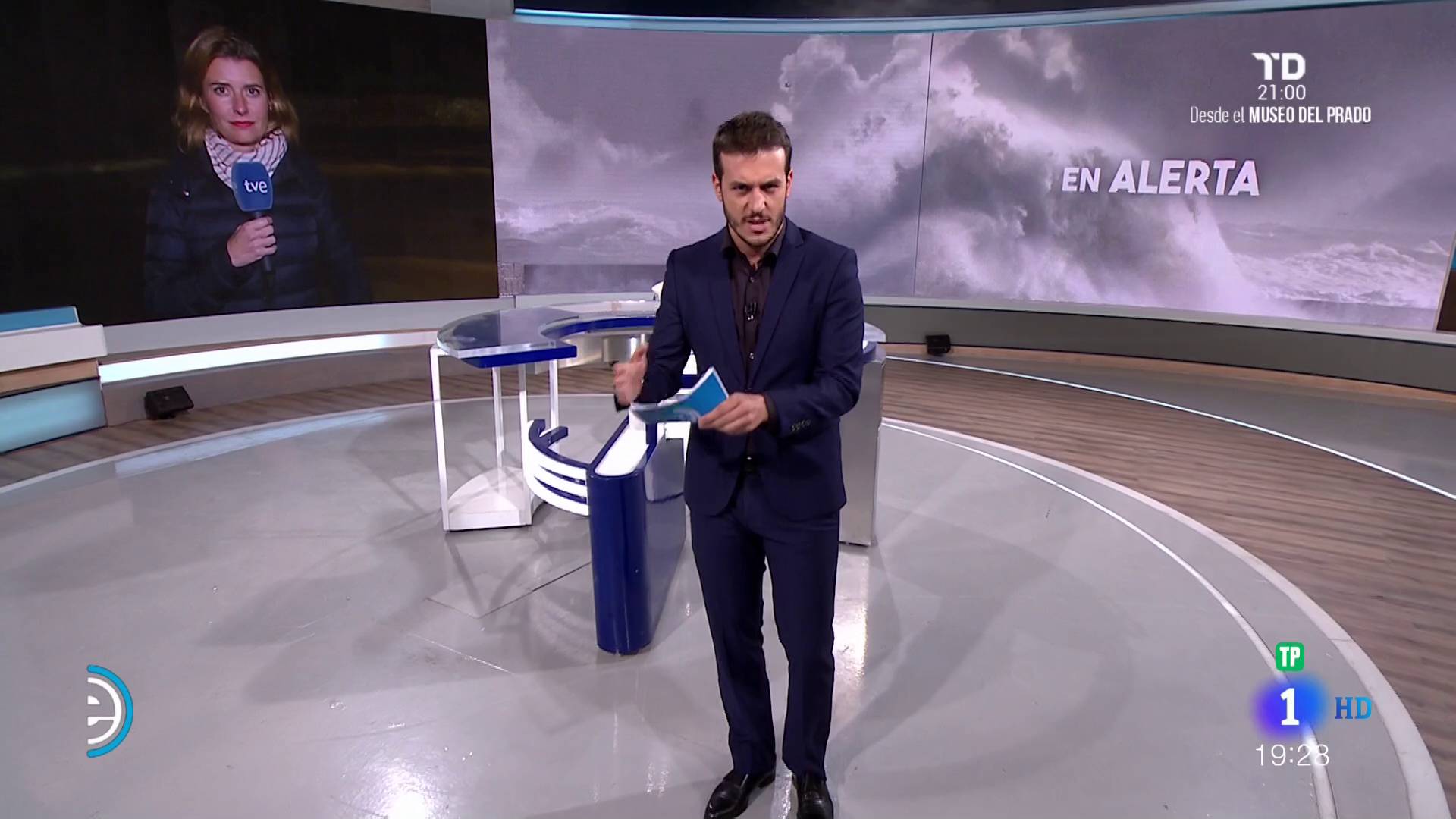 La 1 [HD] [TDT] -  España directo ya en HD desde el estudio 4 Prado del rey 2018-11-19-19h28m53s056 (compr).jpg