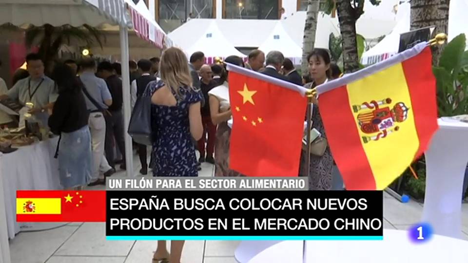 La 1 [grab] [ext alacarta] [stream] - rotulos China estilo laSexta ¿¿ en Telediario 2 27112018 212052 aprox(compr).jpg