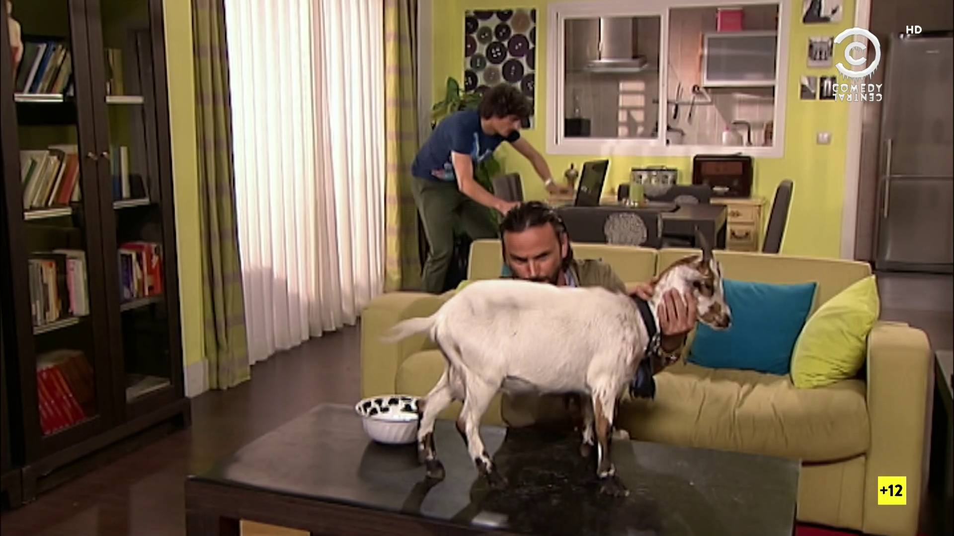 Comedy Central [HD] [Movistar+] [Astra1] - mosca navidad en La que se avecina ep.79 (T6) 2018-12-13-04h21m00s935(compr).jpg