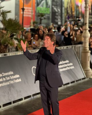 74SSIFF-Alfombra-Roja-de-La-bola-negra-06