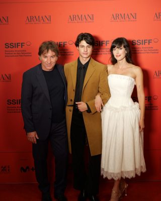 74SSIFF-Alfombra-Roja-de-La-bola-negra-17