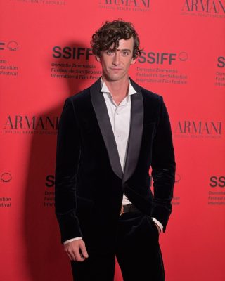 74SSIFF-Alfombra-Roja-de-La-bola-negra-23