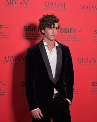 74SSIFF-Alfombra-Roja-de-La-bola-negra-24