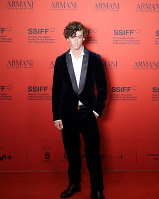 74SSIFF-Alfombra-Roja-de-La-bola-negra-25