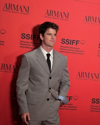 74SSIFF-Alfombra-Roja-de-La-bola-negra-30