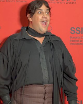 74SSIFF-Alfombra-Roja-de-La-bola-negra-33