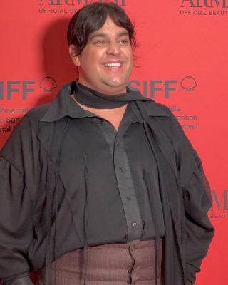 74SSIFF-Alfombra-Roja-de-La-bola-negra-35