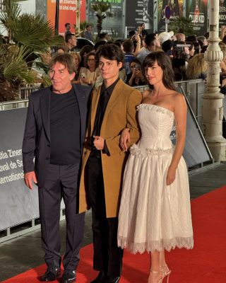 74SSIFF-Alfombra-Roja-de-La-bola-negra-36