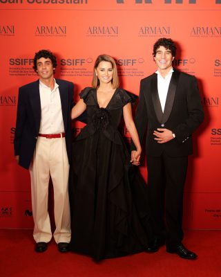 74SSIFF-Alfombra-Roja-de-La-bola-negra-50