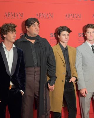 74SSIFF-Alfombra-Roja-de-La-bola-negra-53