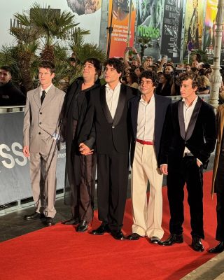 74SSIFF-Alfombra-Roja-de-La-bola-negra-54