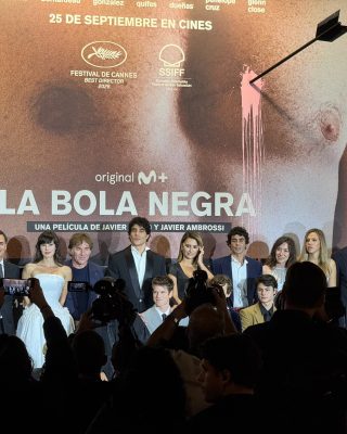 74SSIFF-Alfombra-Roja-de-La-bola-negra-55