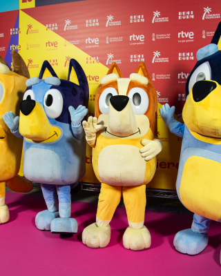 Benidorm-Fest-2026-Alfombra-fucsia-08