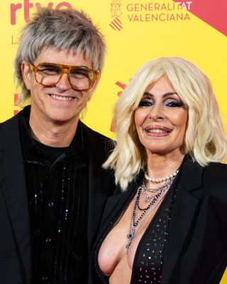 Benidorm-Fest-2026-Alfombra-fucsia-30