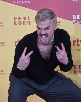 Benidorm-Fest-2026-Rueda-de-prensa-de-los-18-artistas-13