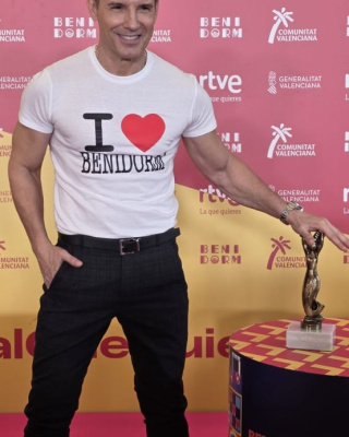 Benidorm-Fest-2026-Rueda-de-prensa-de-los-presentadores-11