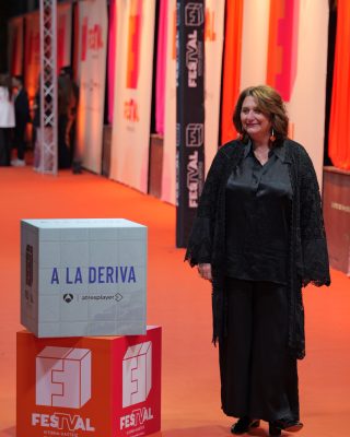 FesTVal-2026-Alfombra-naranja-de-A-la-deriva-08