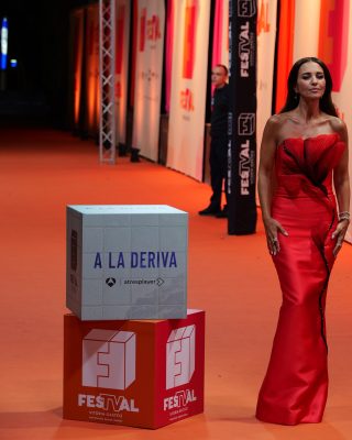 FesTVal-2026-Alfombra-naranja-de-A-la-deriva-14