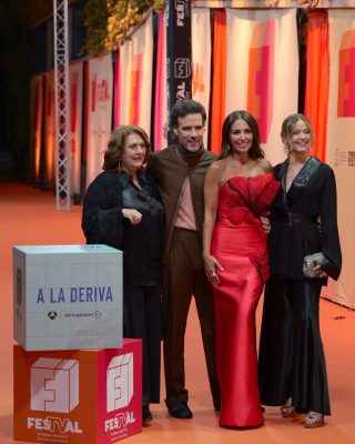 FesTVal-2026-Alfombra-naranja-de-A-la-deriva-18