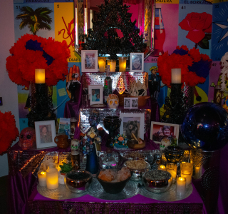 Pase-especial-de-RTVE-al-altar-de-muertos-2025-12