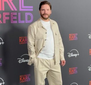 Photocall-de-presentacion-de-Becoming-Karl-Lagerfeld-07