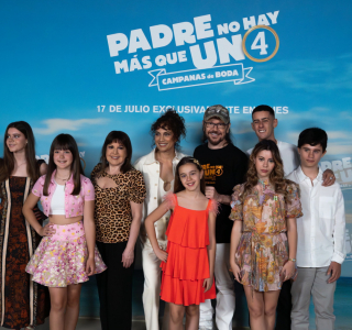 Photocall-presentacion-Padre-no-hay-mas-que-uno-4-10