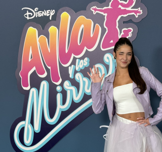 Premiere-de-Ayla-y-los-Mirror-01