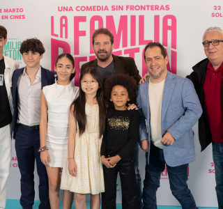 Premiere-de-La-Familia-Beneton-83