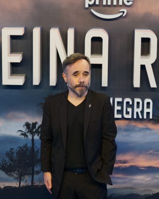 Premiere-de-Reina-Roja-Loba-Negra-14
