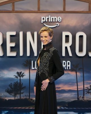 Premiere-de-Reina-Roja-Loba-Negra-17