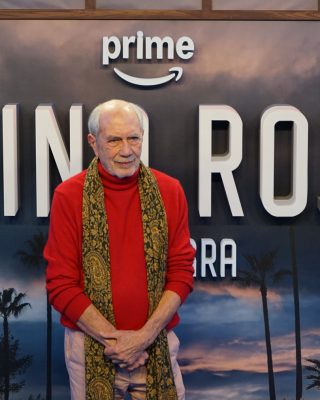 Premiere-de-Reina-Roja-Loba-Negra-18