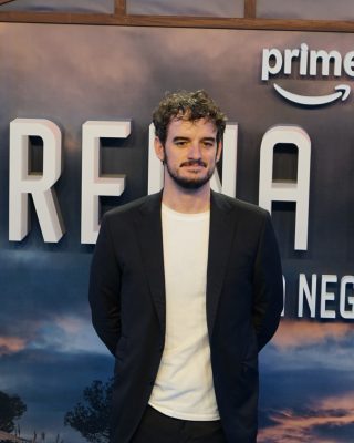 Premiere-de-Reina-Roja-Loba-Negra-26