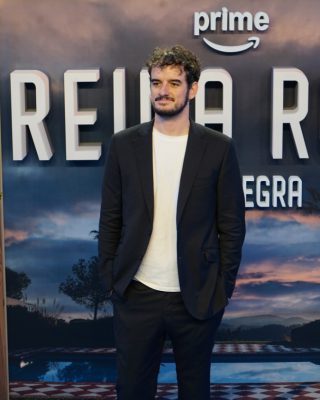 Premiere-de-Reina-Roja-Loba-Negra-27