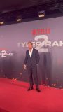 Premiere-de-Tyler-Rake-02
