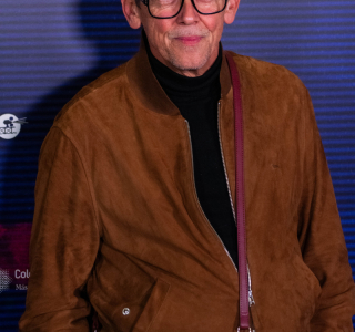 Premiere-de-Warhol-Vijande-Mas-que-Pistolas-Cuchillos-y-Cruces-10
