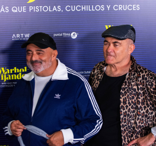 Premiere-de-Warhol-Vijande-Mas-que-Pistolas-Cuchillos-y-Cruces-11