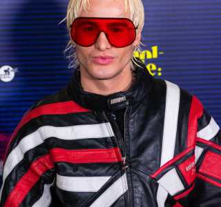 Premiere-de-Warhol-Vijande-Mas-que-Pistolas-Cuchillos-y-Cruces-26