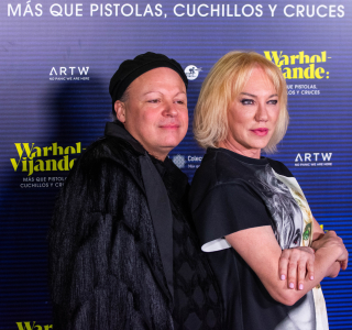 Premiere-de-Warhol-Vijande-Mas-que-Pistolas-Cuchillos-y-Cruces-29