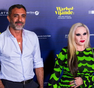 Premiere-de-Warhol-Vijande-Mas-que-Pistolas-Cuchillos-y-Cruces-42