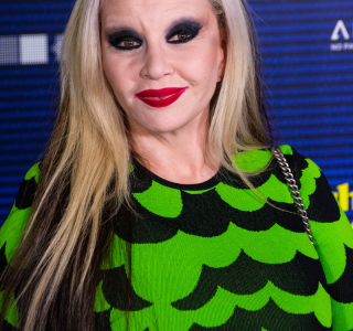 Premiere-de-Warhol-Vijande-Mas-que-Pistolas-Cuchillos-y-Cruces-43