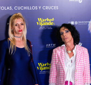 Premiere-de-Warhol-Vijande-Mas-que-Pistolas-Cuchillos-y-Cruces-53