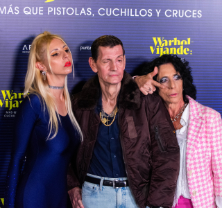 Premiere-de-Warhol-Vijande-Mas-que-Pistolas-Cuchillos-y-Cruces-55