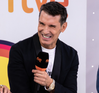 RTVE-reune-a-los-presentadores-del-Benidorm-Fest-2026-09