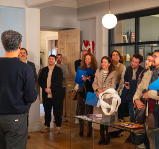 Visita-al-plato-de-la-serie-La-Agencia-02