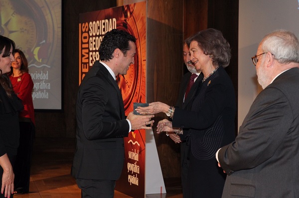 reina_sof_a_premios_sociedad_geogr_fica_20170406_09
