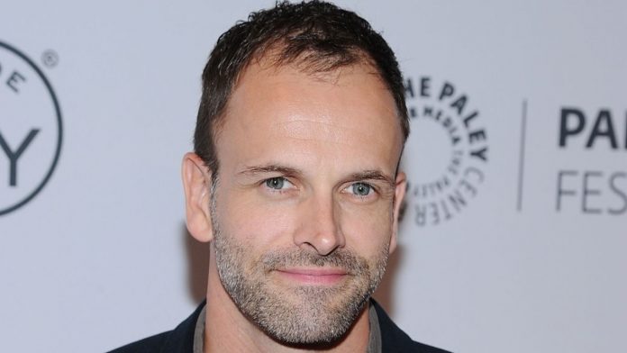 Jonny Lee Miller