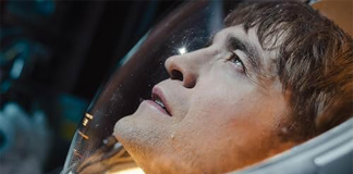 © 2024 Warner Bros. Entertainment Inc. All Rights Reserved. Robert Pattinson como conejillo de indias