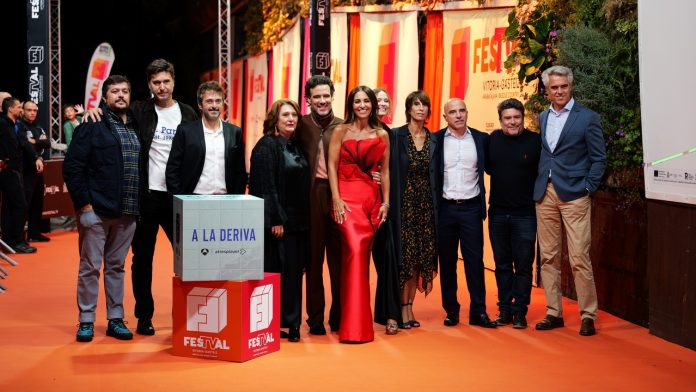 FesTVal 2026 - Alfombra naranja de 'A la deriva'